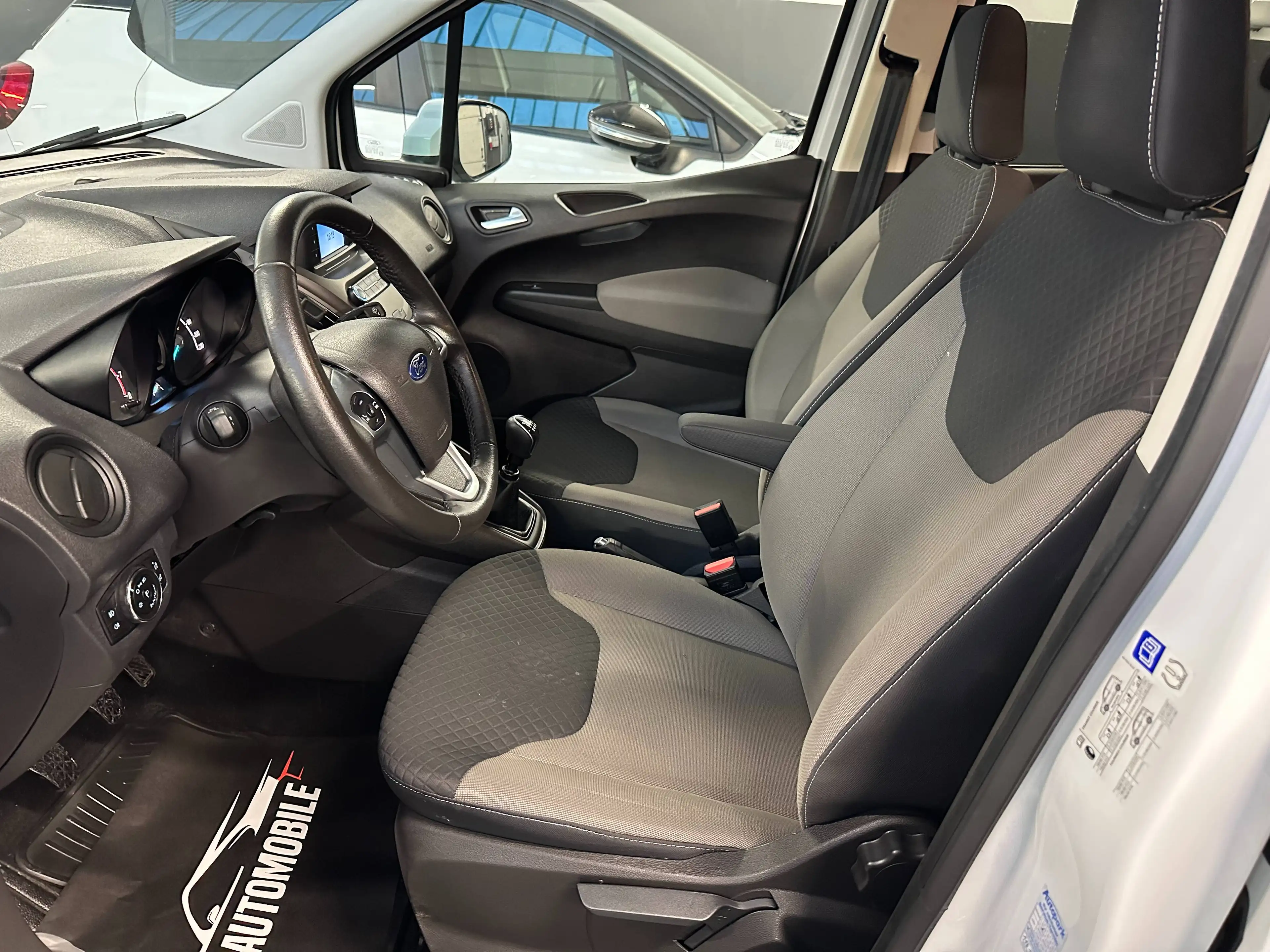 Ford Tourneo Courier 1,0 EcoBoost Trend Start/Stop — photo 13