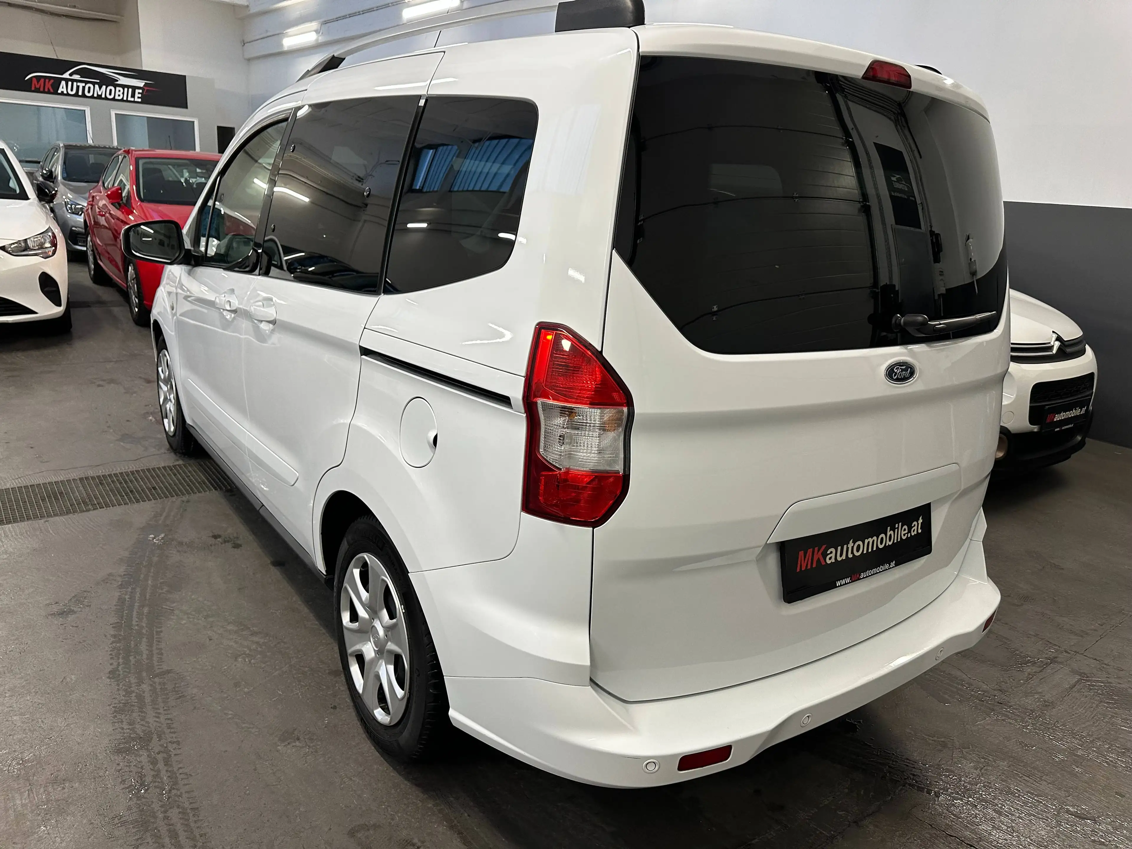 Ford Tourneo Courier 1,0 EcoBoost Trend Start/Stop — photo 6