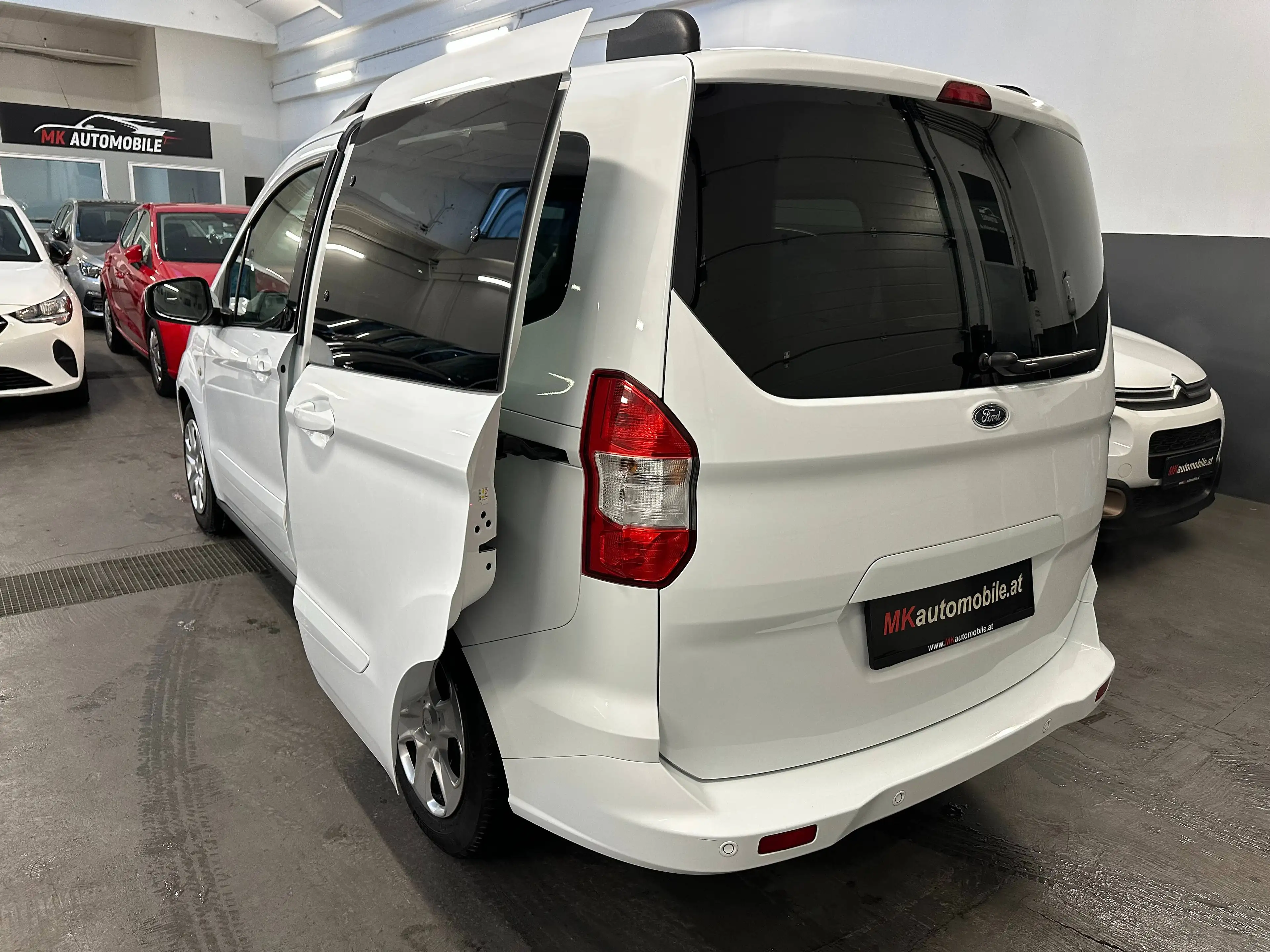 Ford Tourneo Courier 1,0 EcoBoost Trend Start/Stop — photo 10