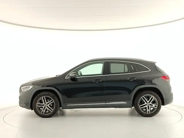 Mercedes-Benz Gla view 2