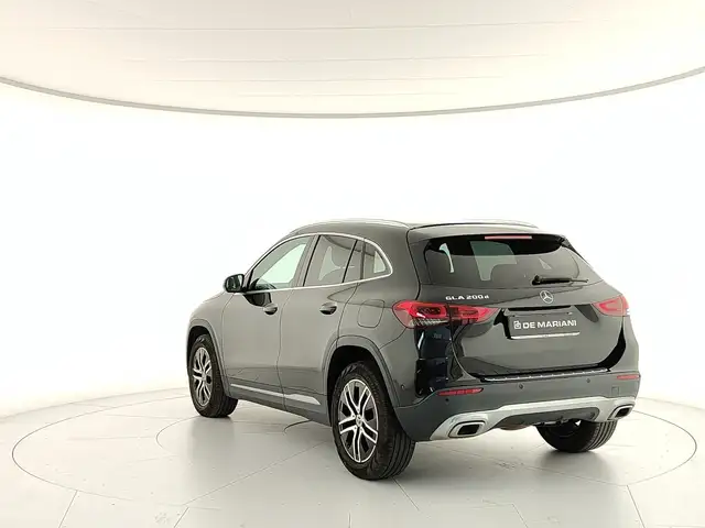 Mercedes-Benz Gla view 3