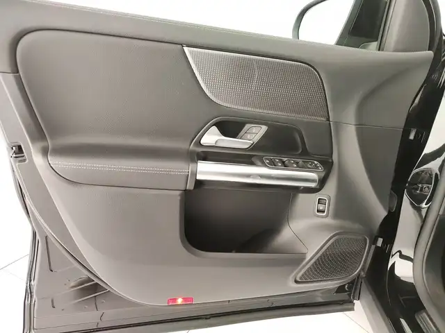 Mercedes-Benz Gla view 15