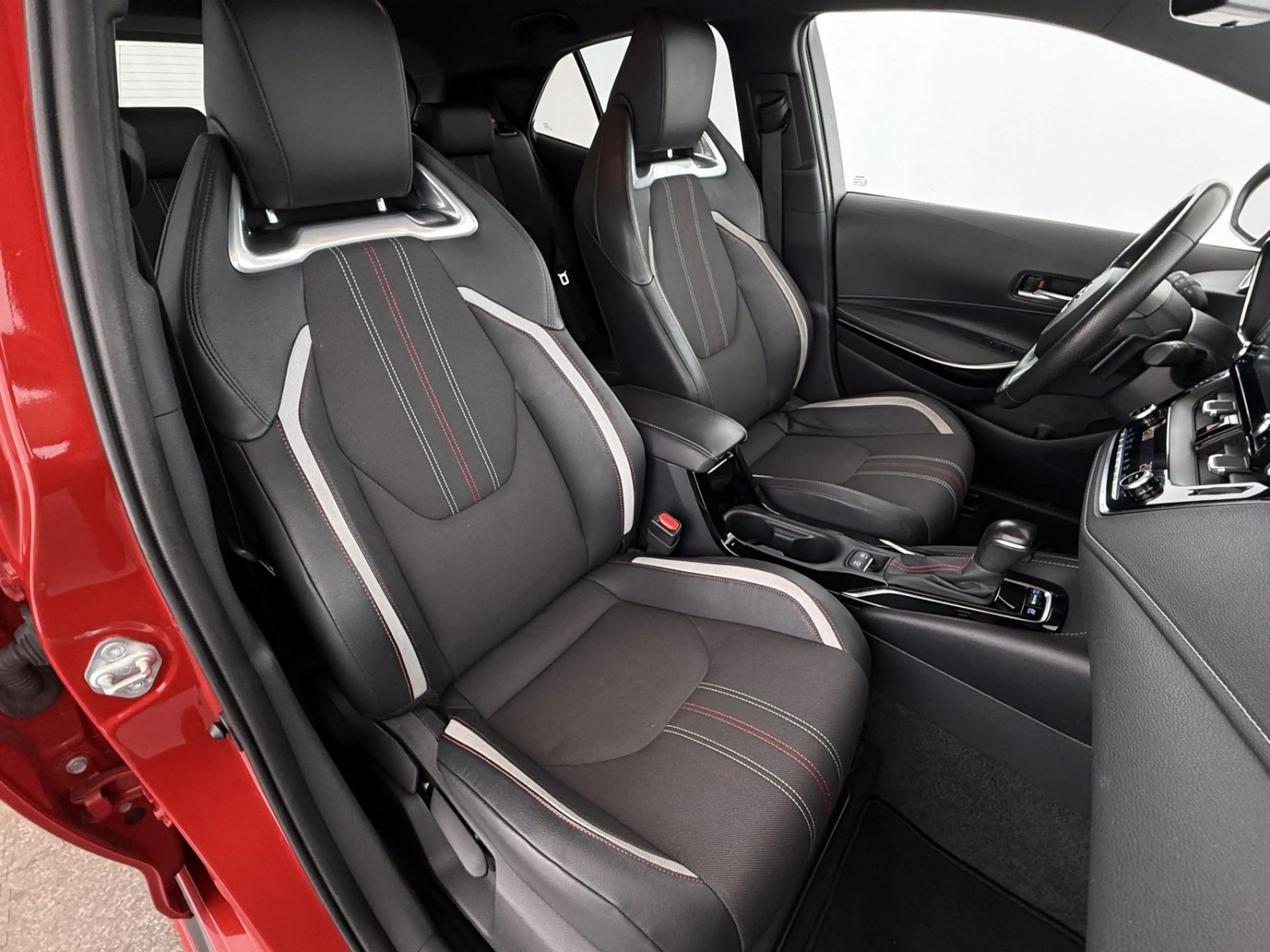 Toyota Corolla 2.0 Lounge Aut LED LEDER NAVI SITZHZG — photo 15