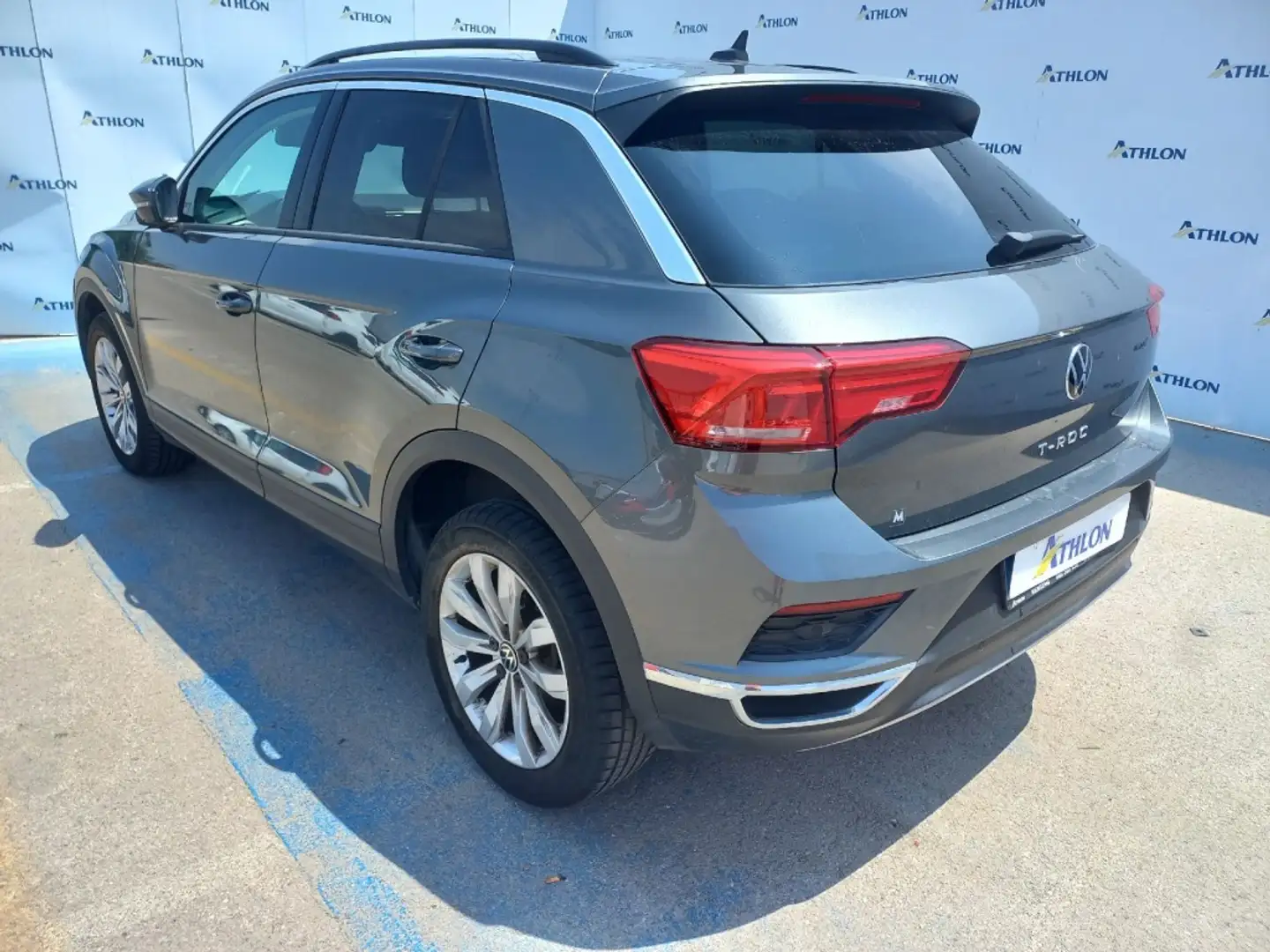 Volkswagen T-Roc 2.0TDI Advance 85kW Gris - 2