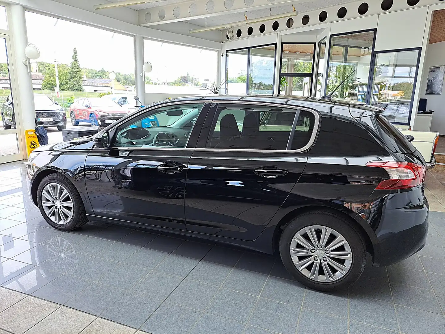 Peugeot 308 1.6 BlueHDi Allure Schwarz - 2