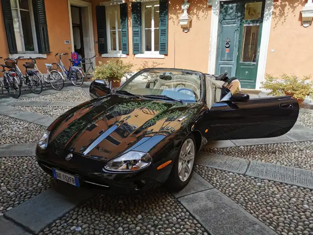Jaguar XK8 4.0 Convertibile - Nera - Tagliandata Ufficiale
