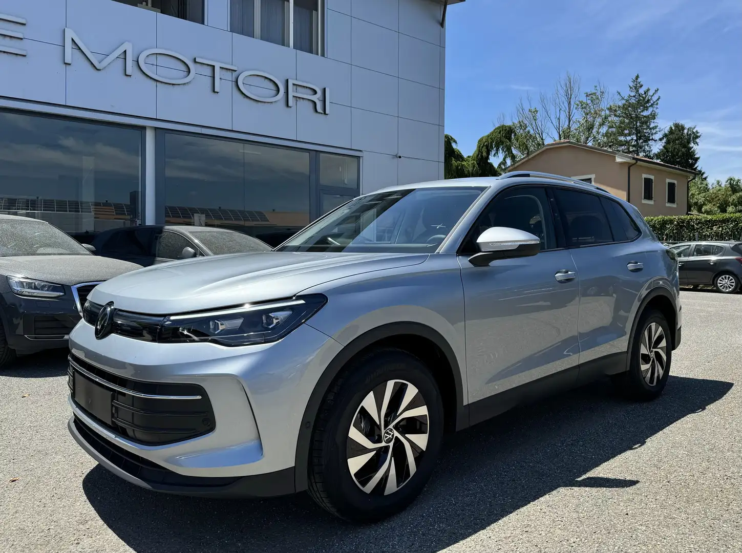 Volkswagen Tiguan NUOVO MODELLO 2024 - EDITION PLUS 1.5eTSi 150 DSG Grigio - 2