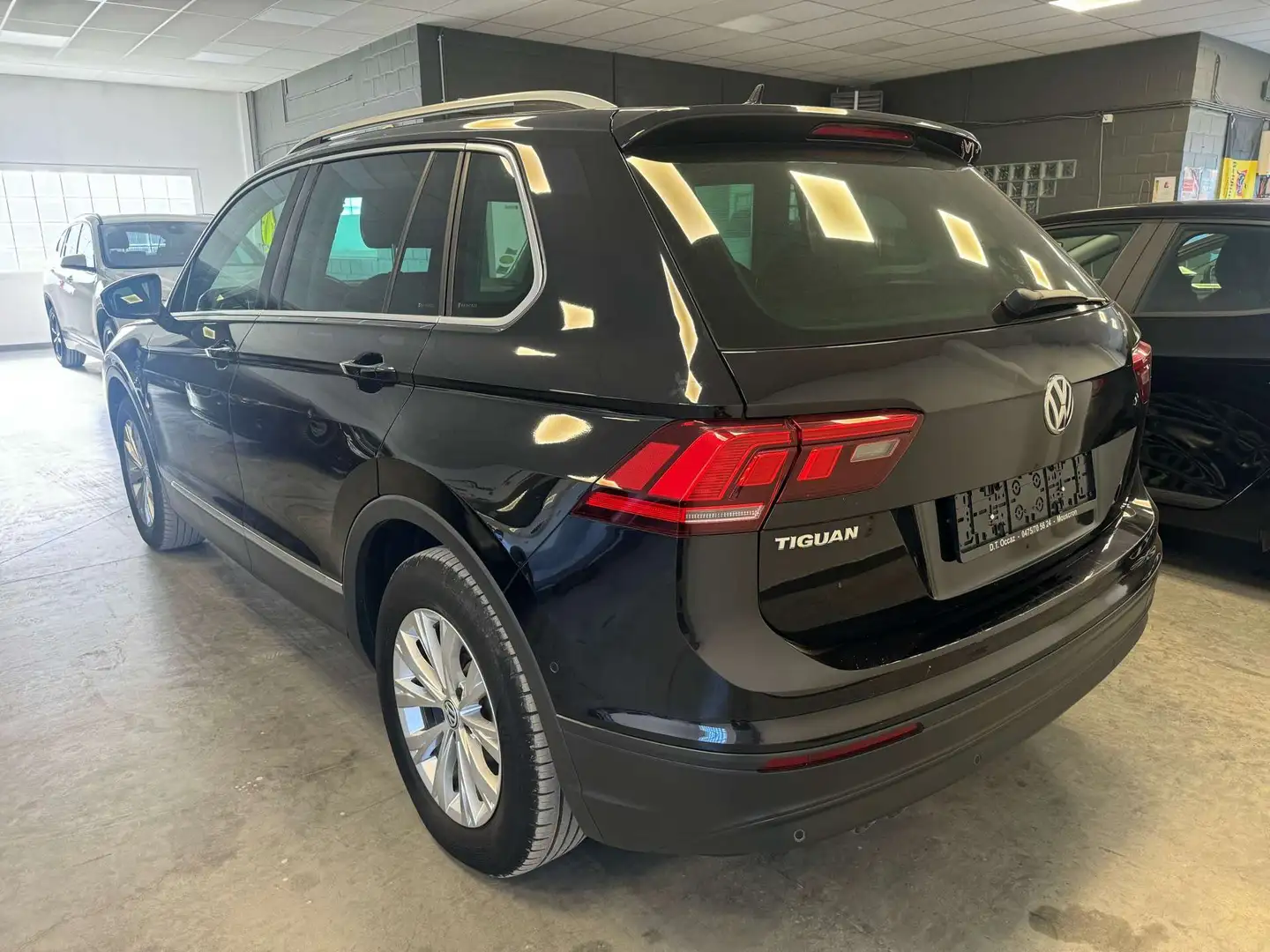 Volkswagen Tiguan 2.0 TDi SCR Comfortline (EU6.2) Schwarz - 2