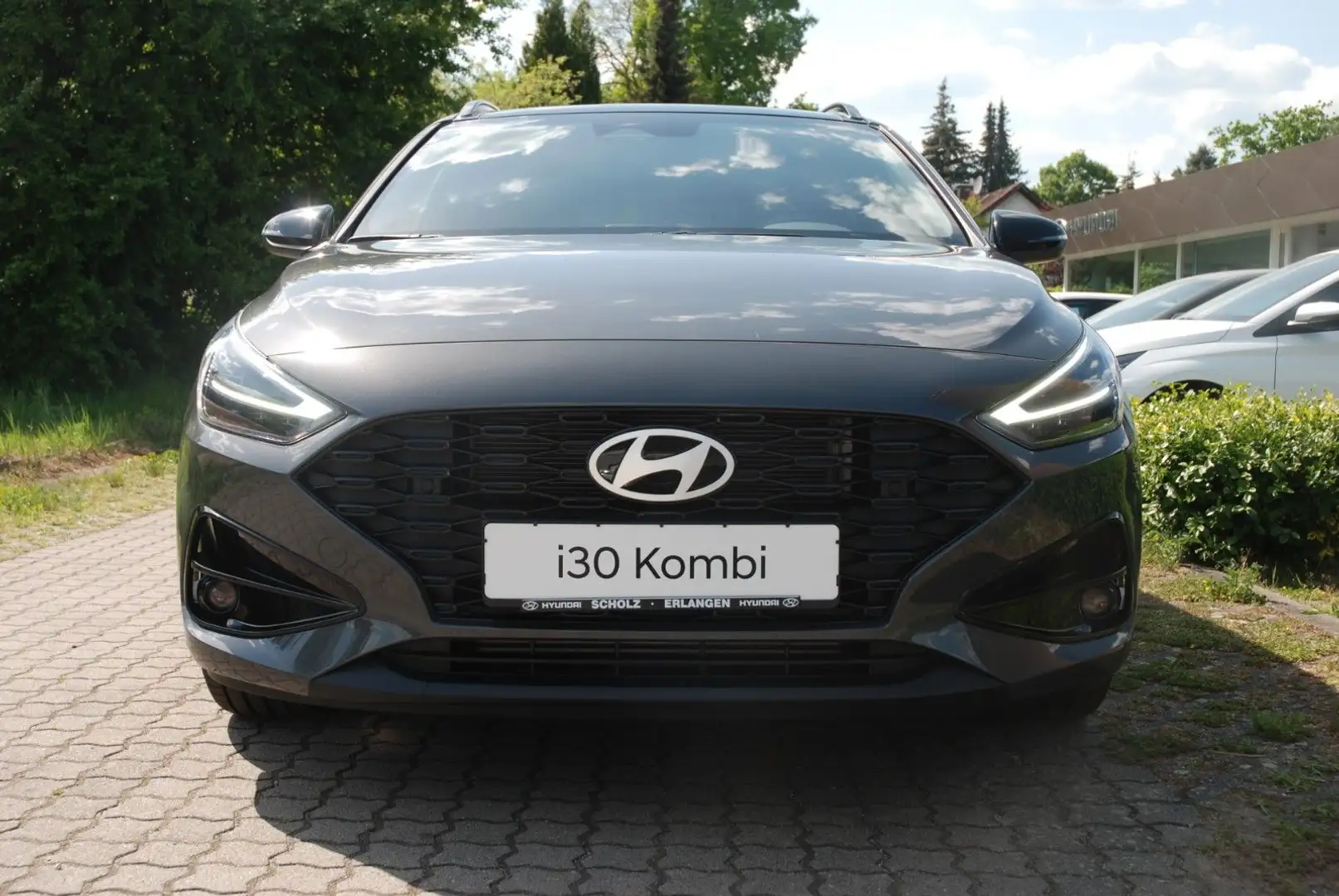 Hyundai i30 CW 1.5 T-GDI DCT Hybrid Advantage MJ 25 Pano Grau - 2