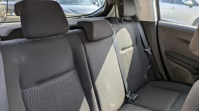 Peugeot 208 view 12