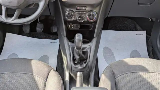 Peugeot 208 view 9
