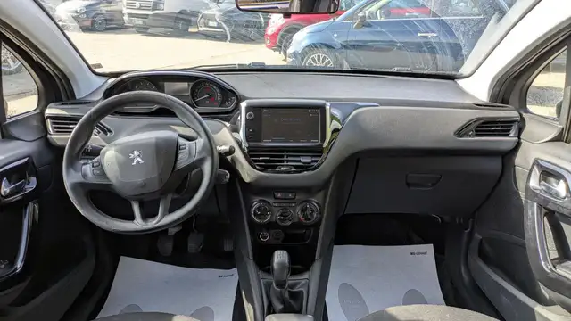 Peugeot 208 view 7