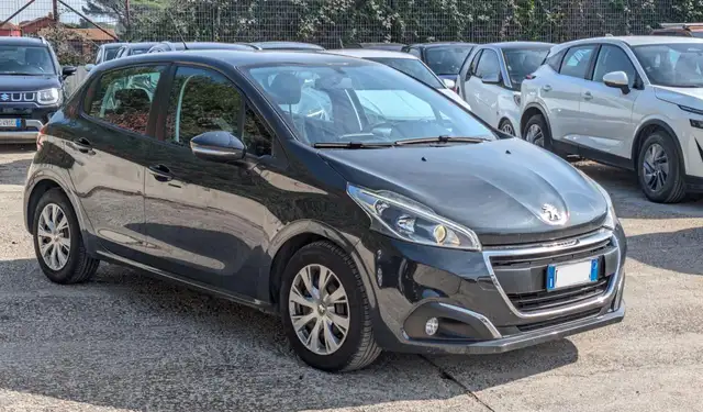 Peugeot 208 view 3