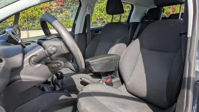 Peugeot 208 view 10