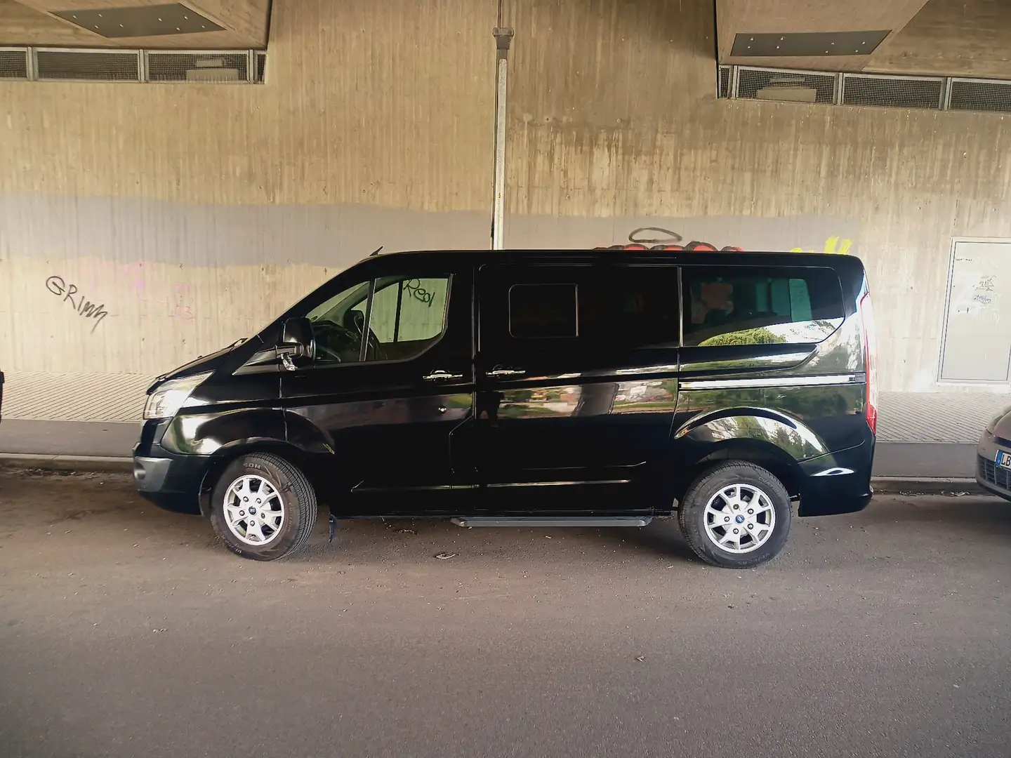 Ford Tourneo Custom 300 L2H1 VA Titanium - 1