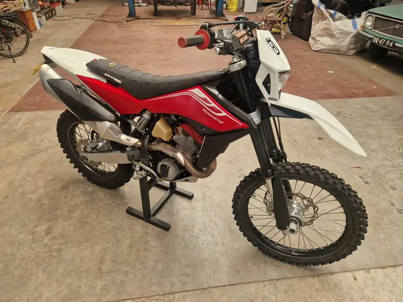 Husqvarna 701 Enduro - foto 2