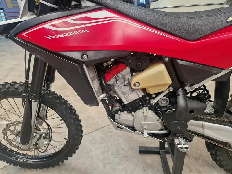 Husqvarna 701 Enduro - foto 5