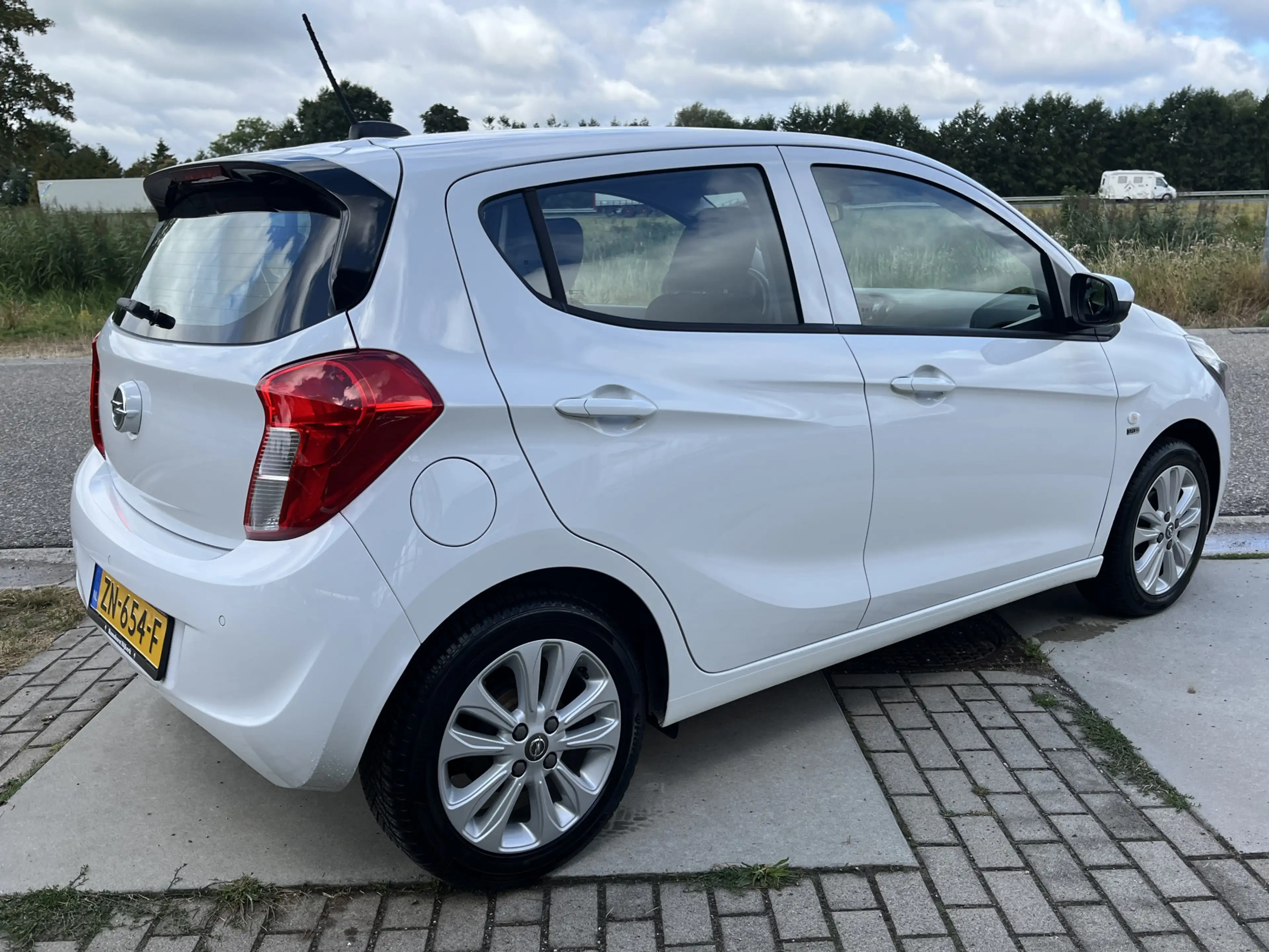 Opel Karl 1.0 ecoFLEX 120 Jaar Edition — photo 2