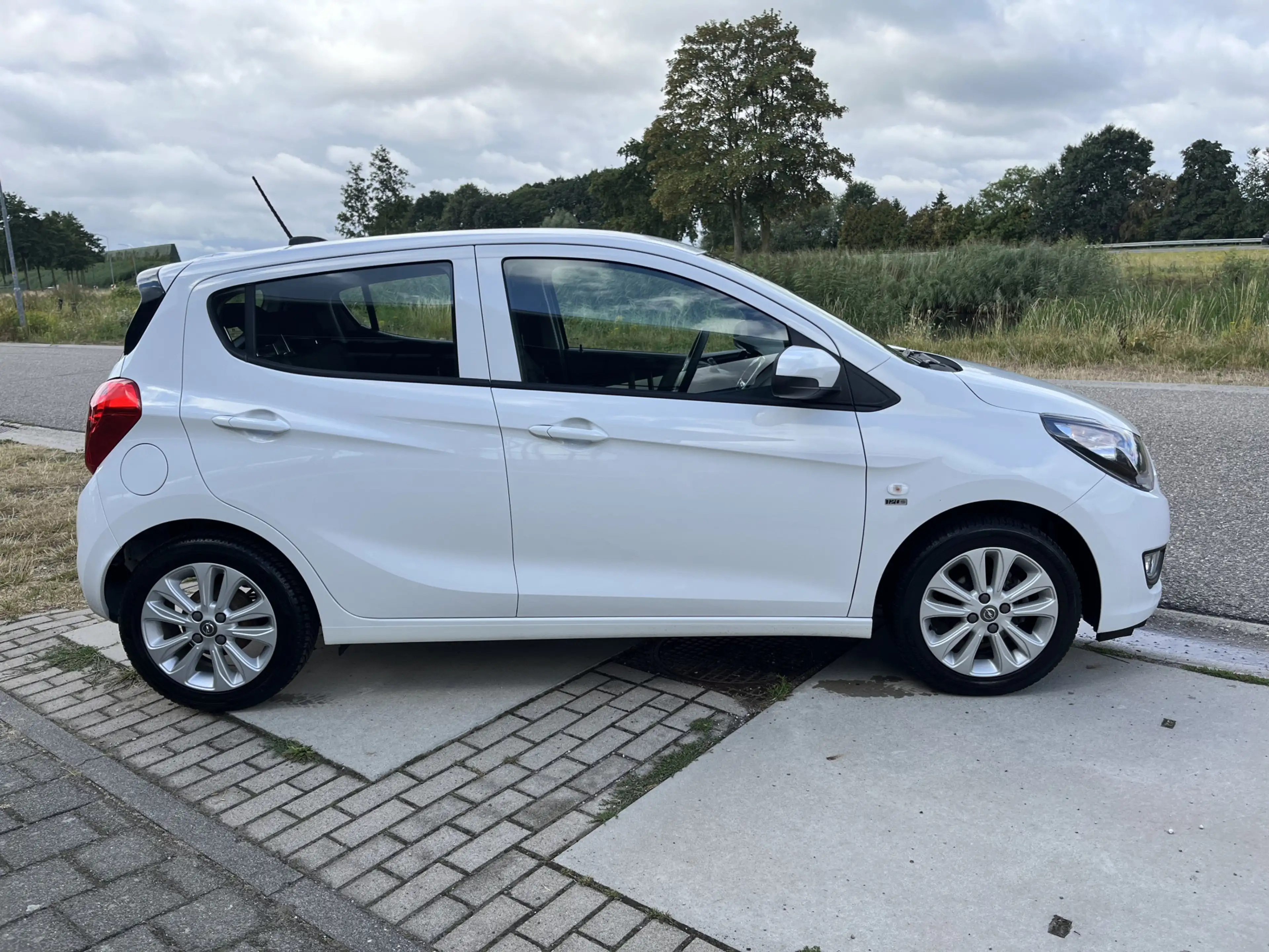 Opel Karl 1.0 ecoFLEX 120 Jaar Edition — photo 11