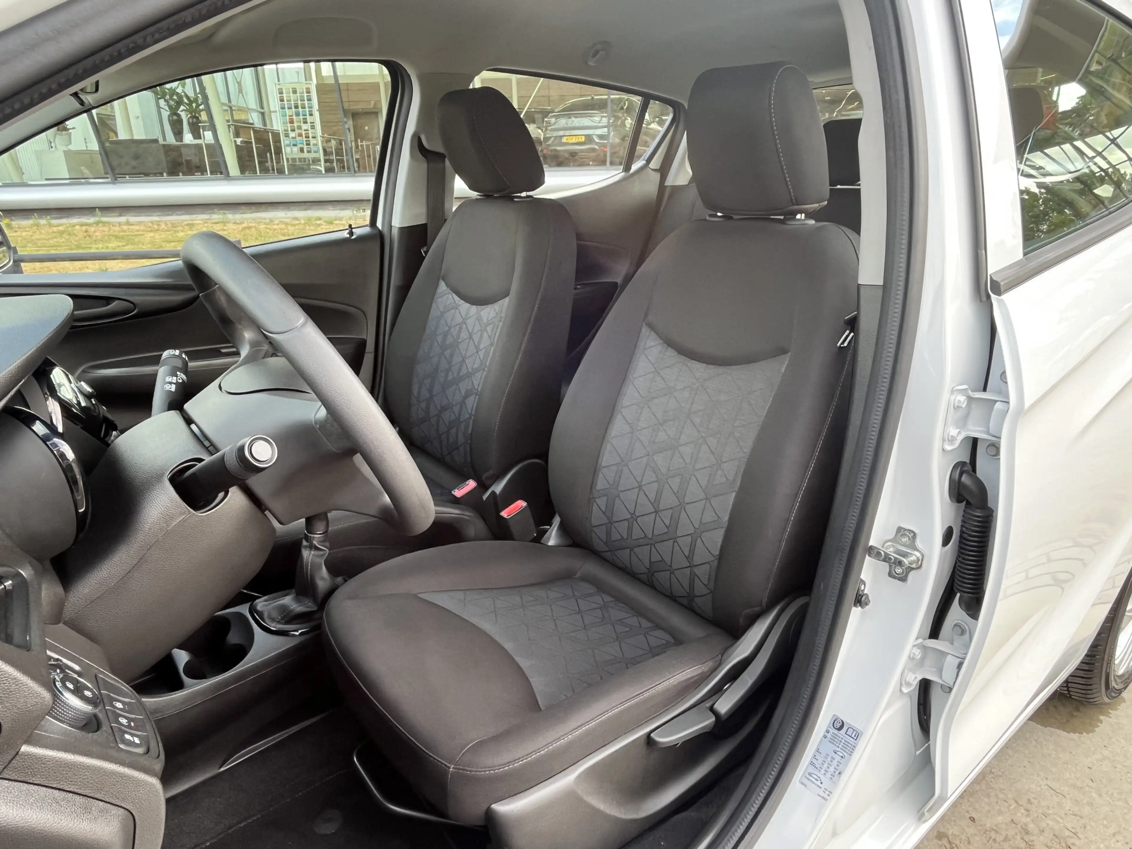 Opel Karl 1.0 ecoFLEX 120 Jaar Edition — photo 14
