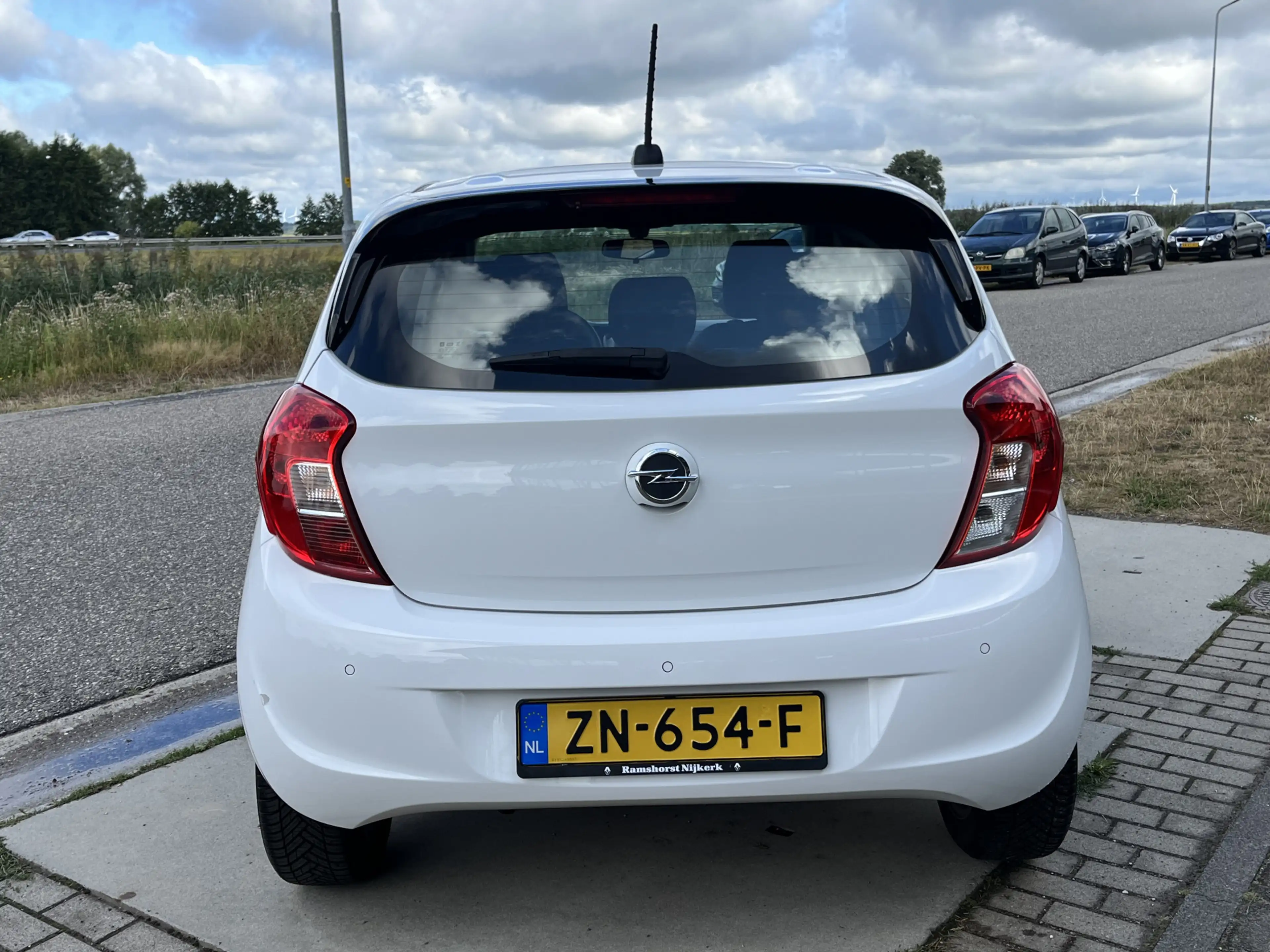 Opel Karl 1.0 ecoFLEX 120 Jaar Edition — photo 10