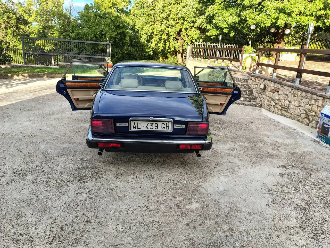 Jaguar XJ6