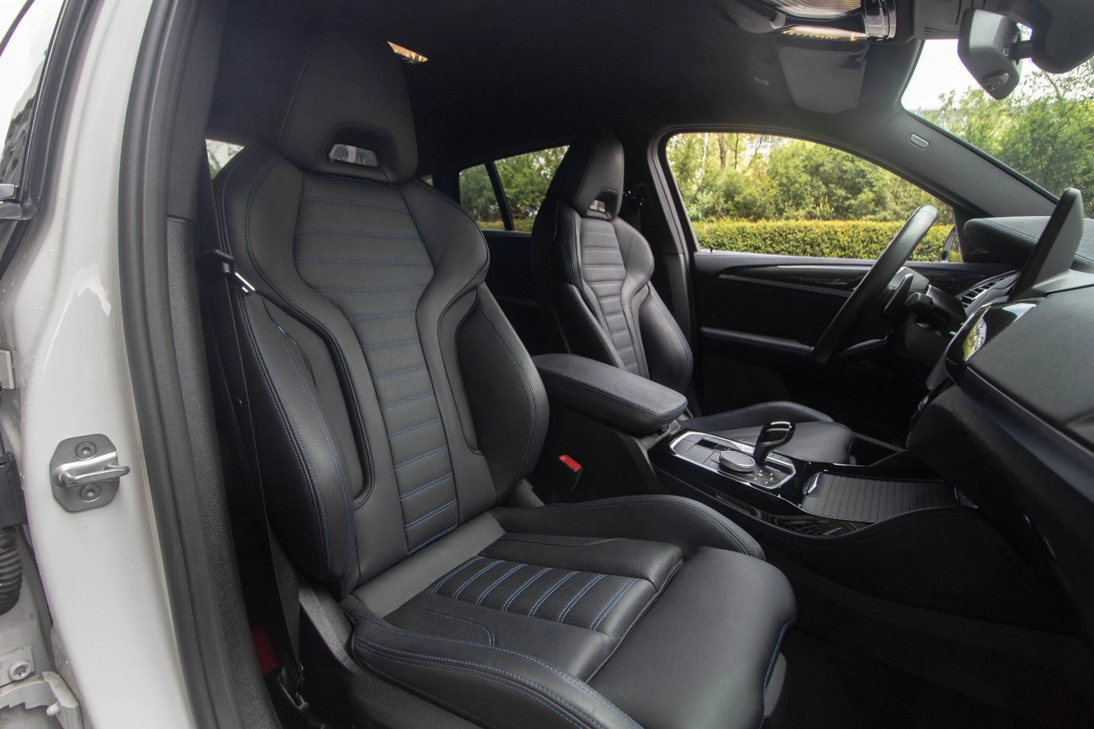BMW X4 xDrive 30d*M Sport*Carbon*HUD*360°*M-Sitze! — photo 4