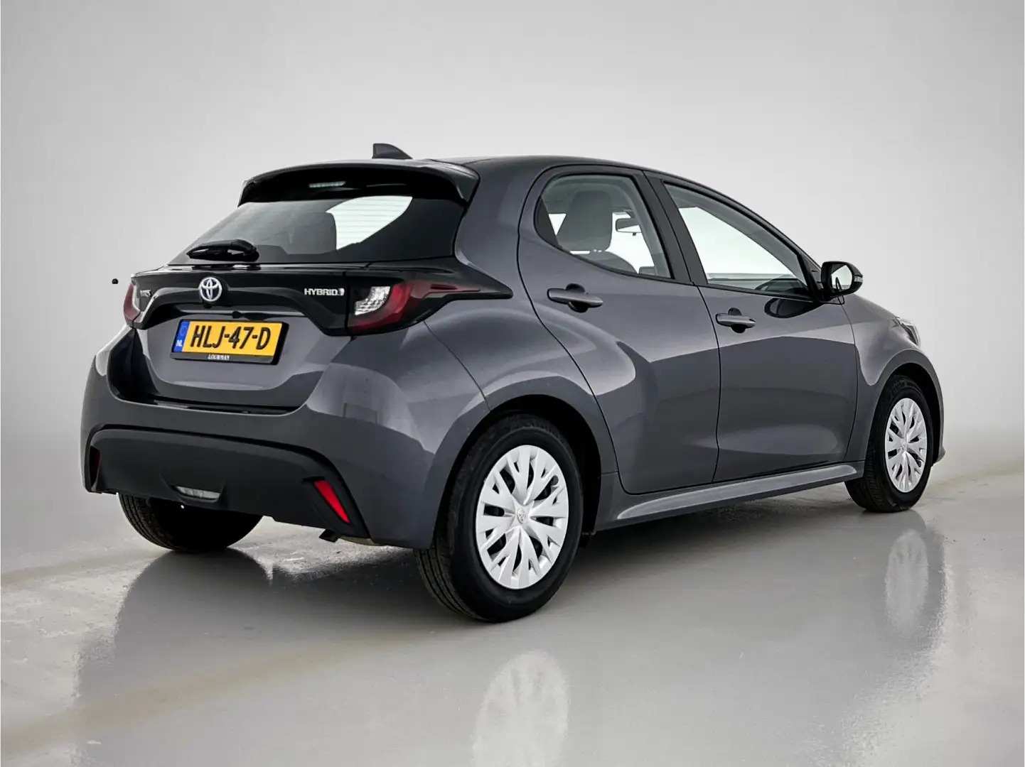 Toyota Yaris 1.5 Hybrid Active Limited Grijs - 2
