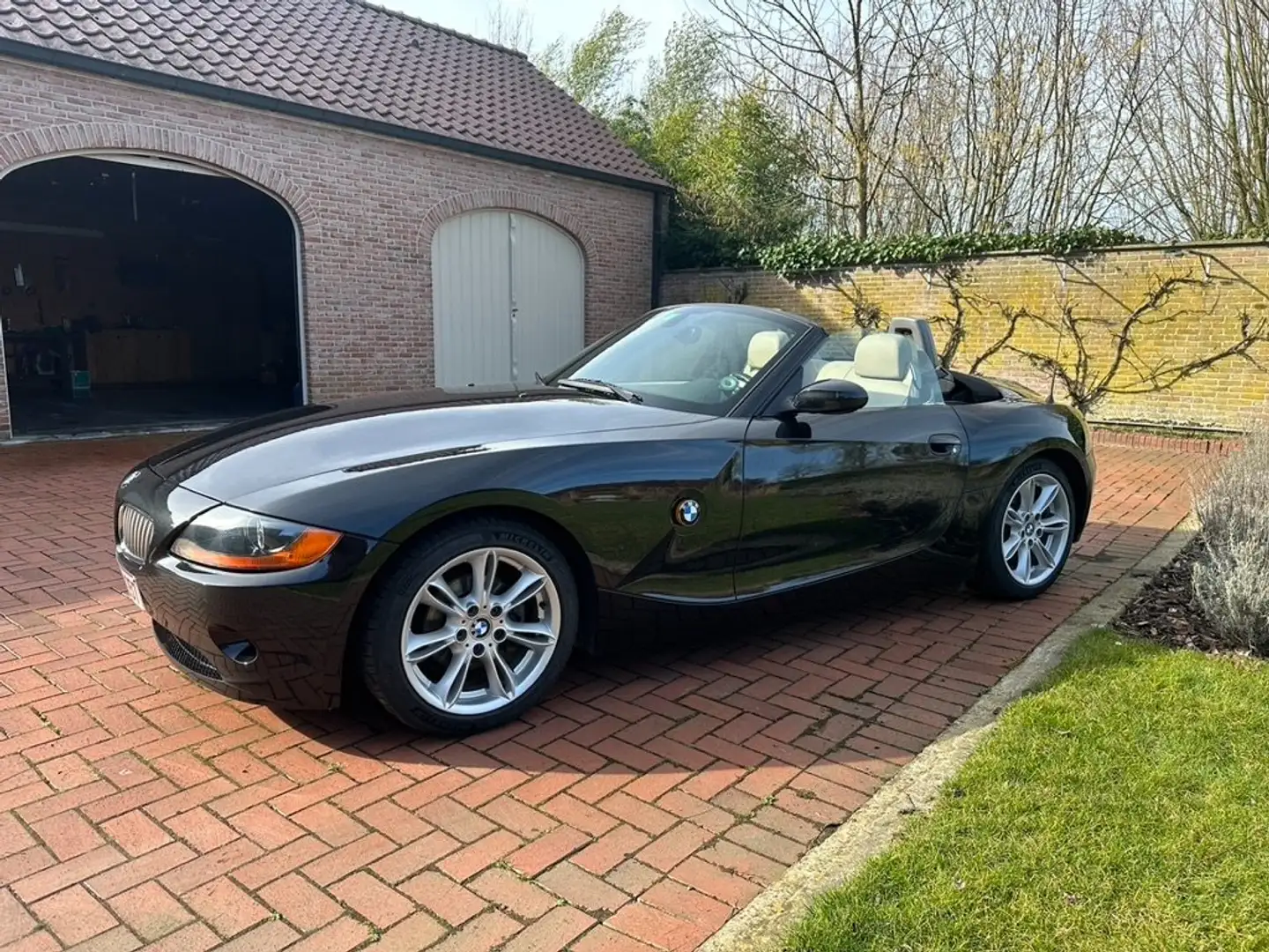 BMW Z4 Z4 roadster 2.2i Чёрный - 2
