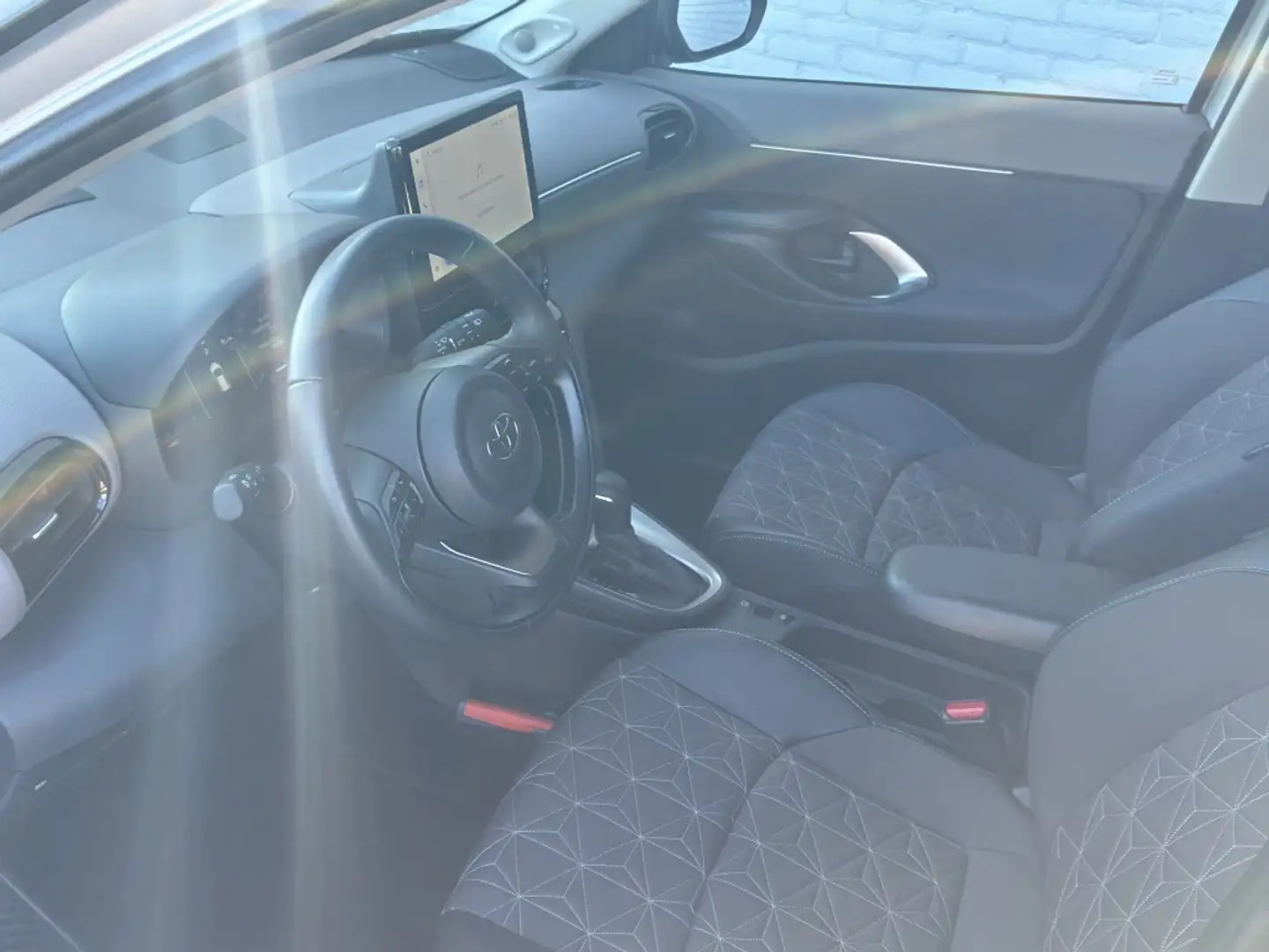 Toyota Yaris Cross 1.5 Hybrid 130 Executive | Premium Pack | Trekhaak Grau - 2