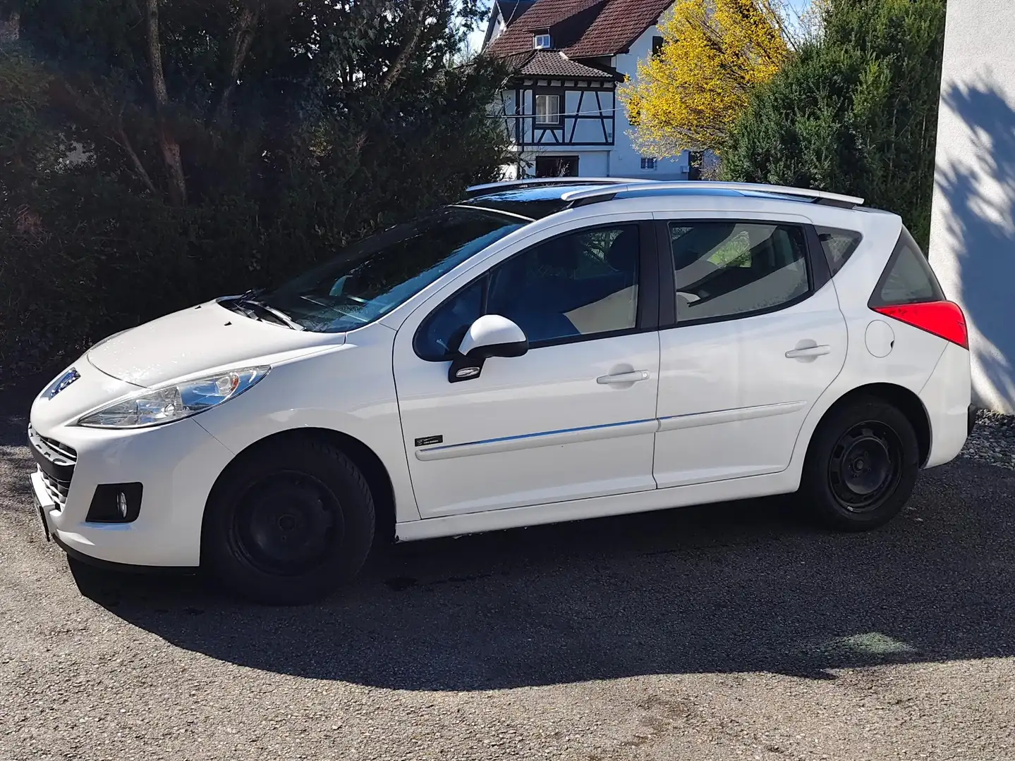Peugeot 207 207 SW Lion Edition 1,4 16V VTi 100 Lion Edition Weiß - 2
