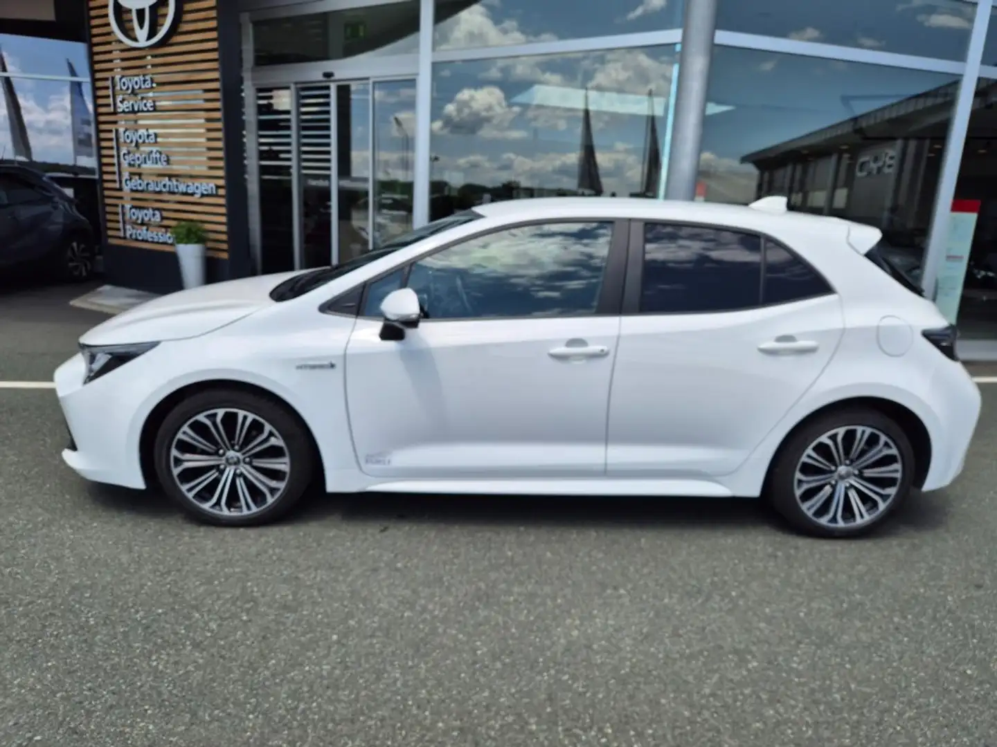 Toyota Corolla 1,8l Hybrid 5-Türer Act.Drive *8-Fach* Weiß - 2