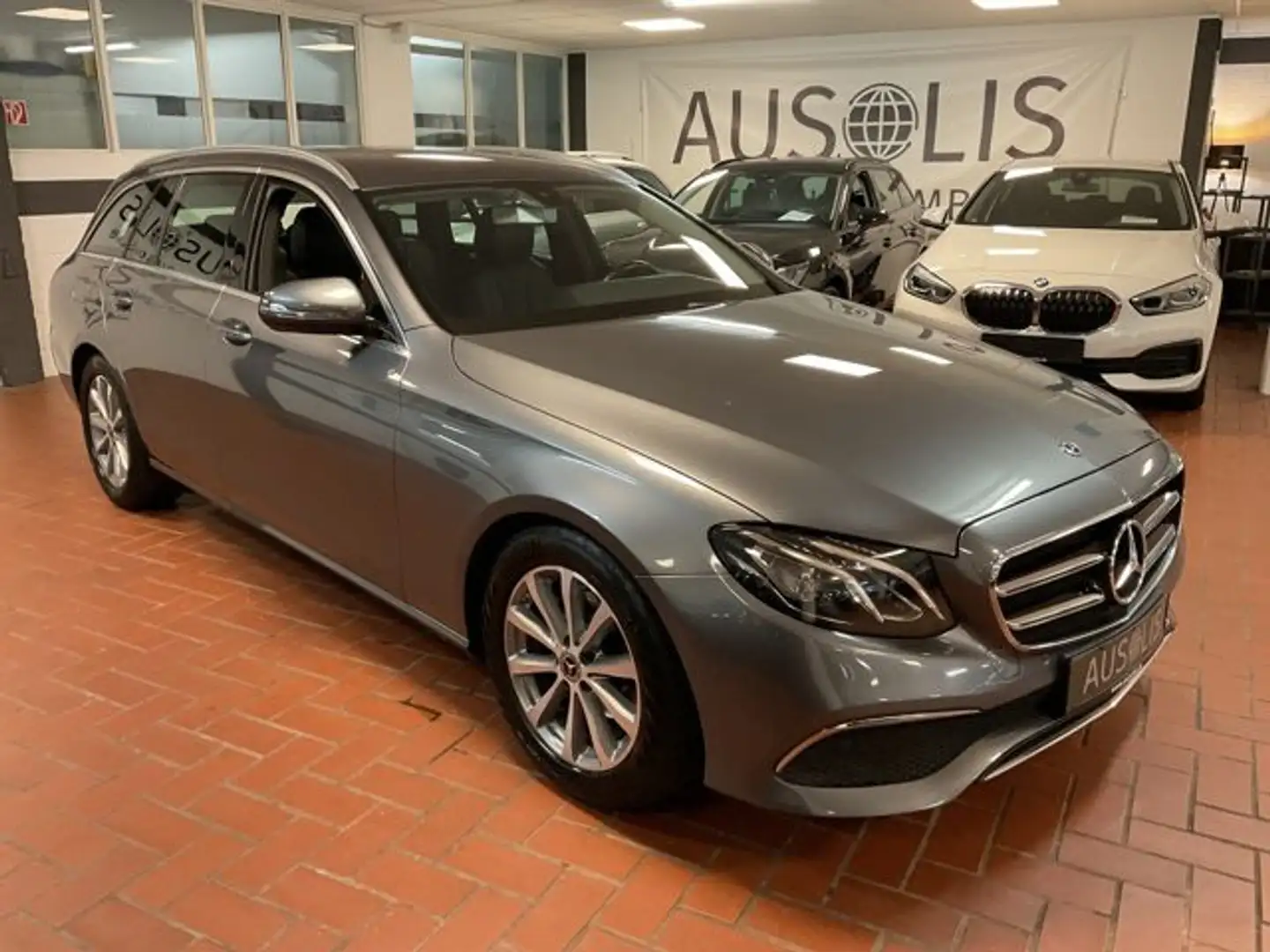 Mercedes-Benz E 200 d T Avantgarde LED,Navi,Rückfahrkamera Grau - 2