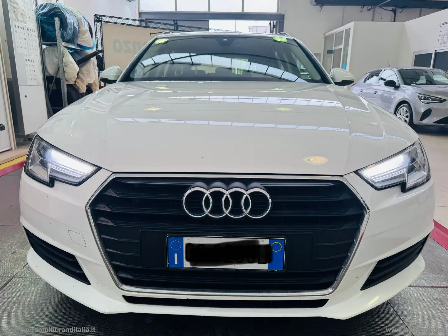 Audi A4 Avant 2.0 TDI 150CV Business Weiß - 2