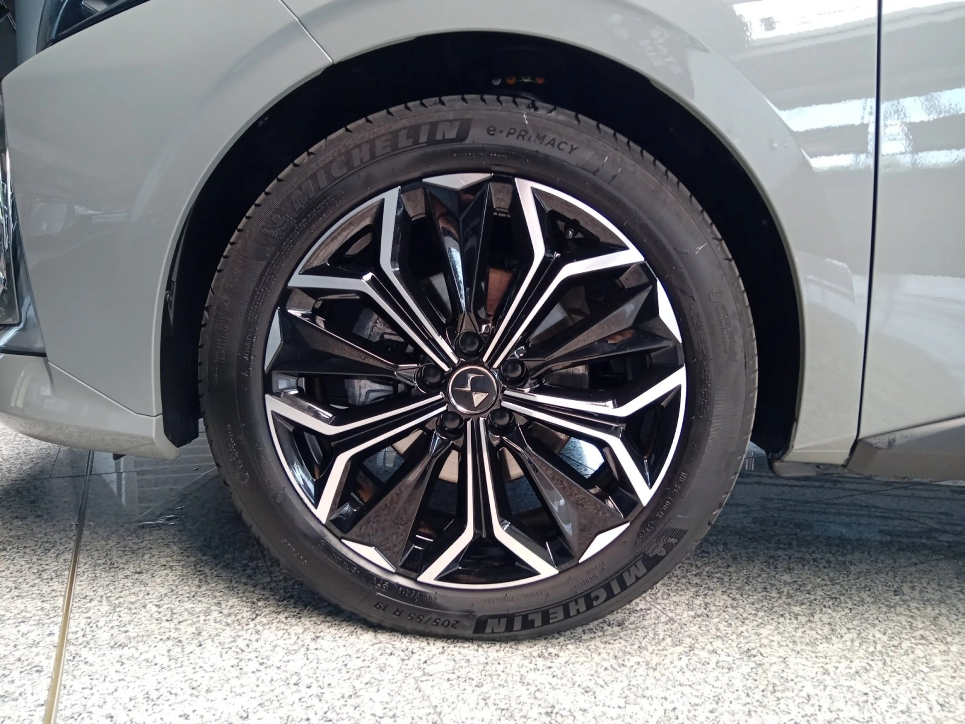 DS Automobiles DS 4 1.2 PureTech 130 S&S Rivoli SHZ+2xKlima+PDC — photo 11