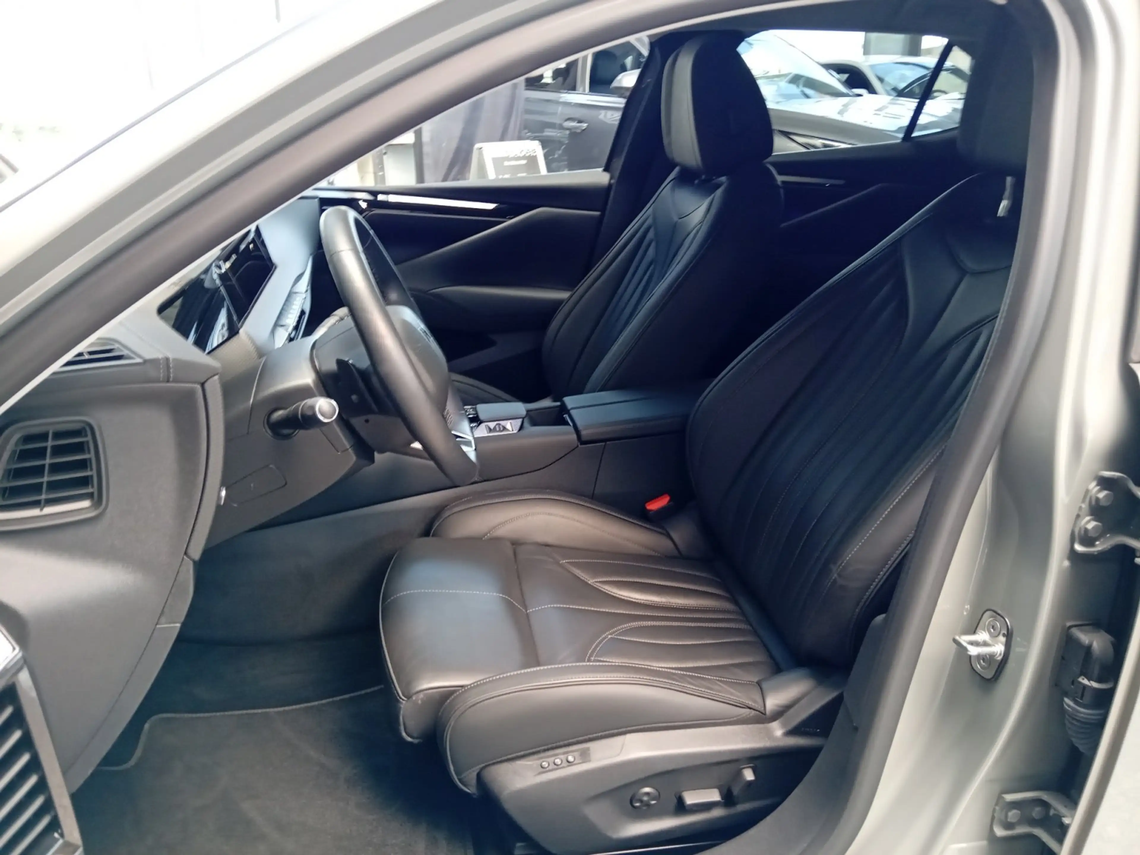 DS Automobiles DS 4 1.2 PureTech 130 S&S Rivoli SHZ+2xKlima+PDC — photo 12