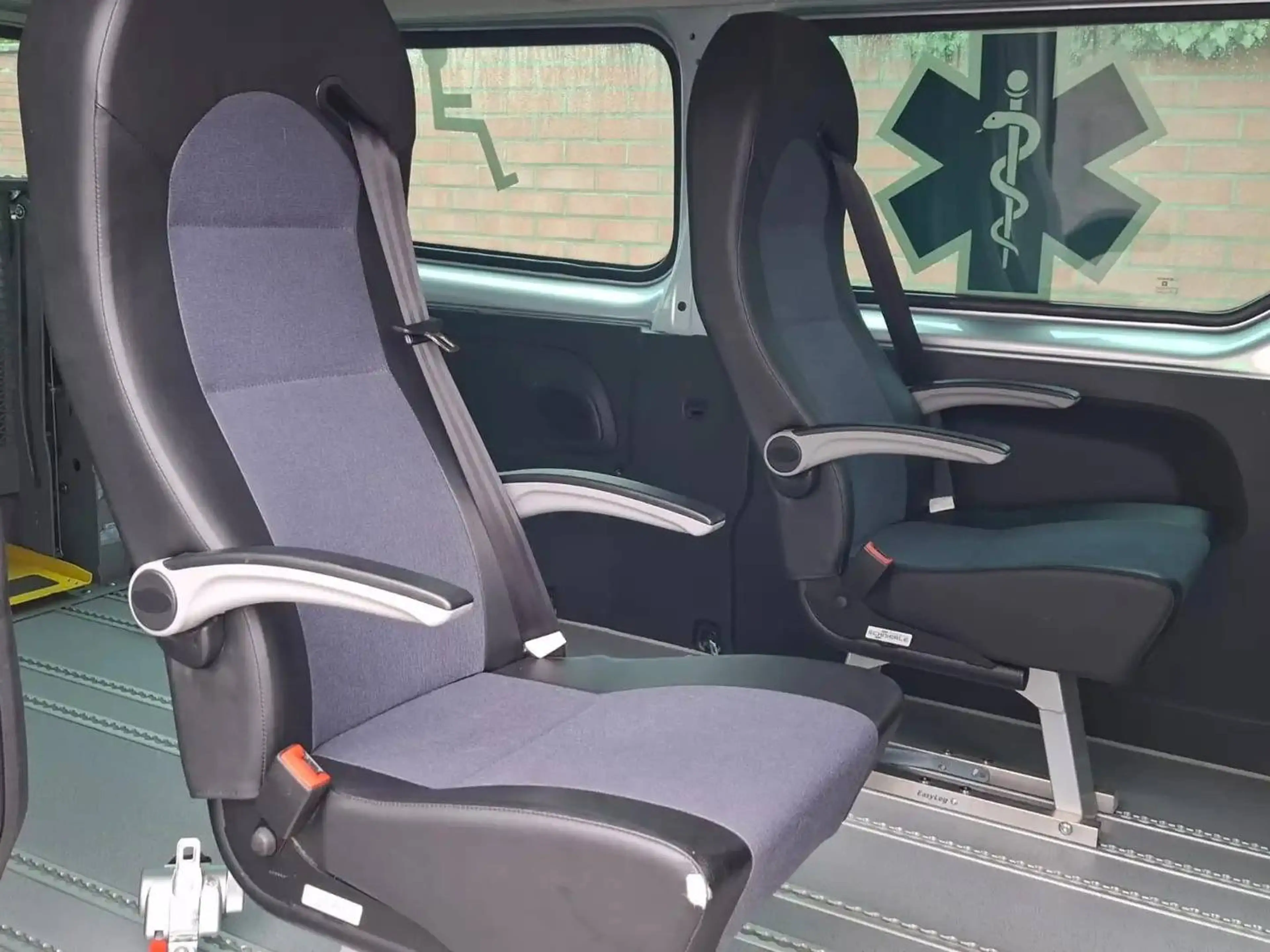 Opel Vivaro Equipé TPMR / Monte charge inclus - 19.007,44 € HTVA — photo 6