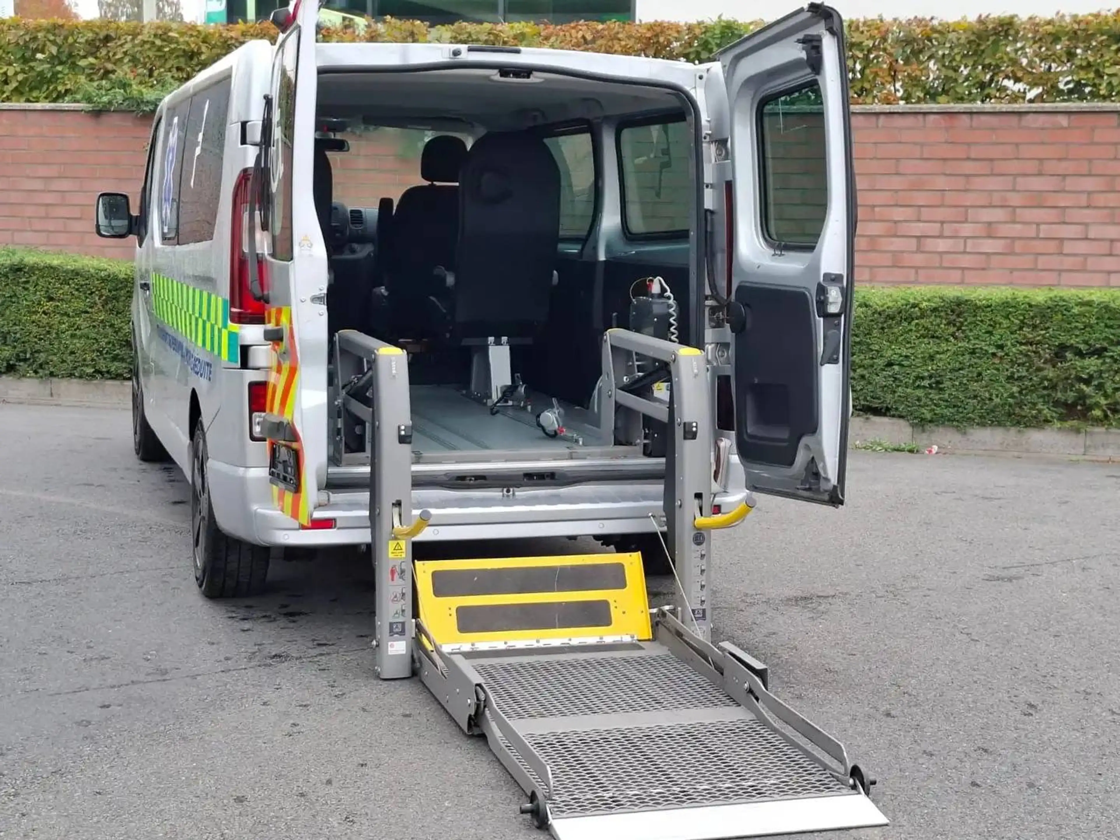 Opel Vivaro Equipé TPMR / Monte charge inclus - 19.007,44 € HTVA