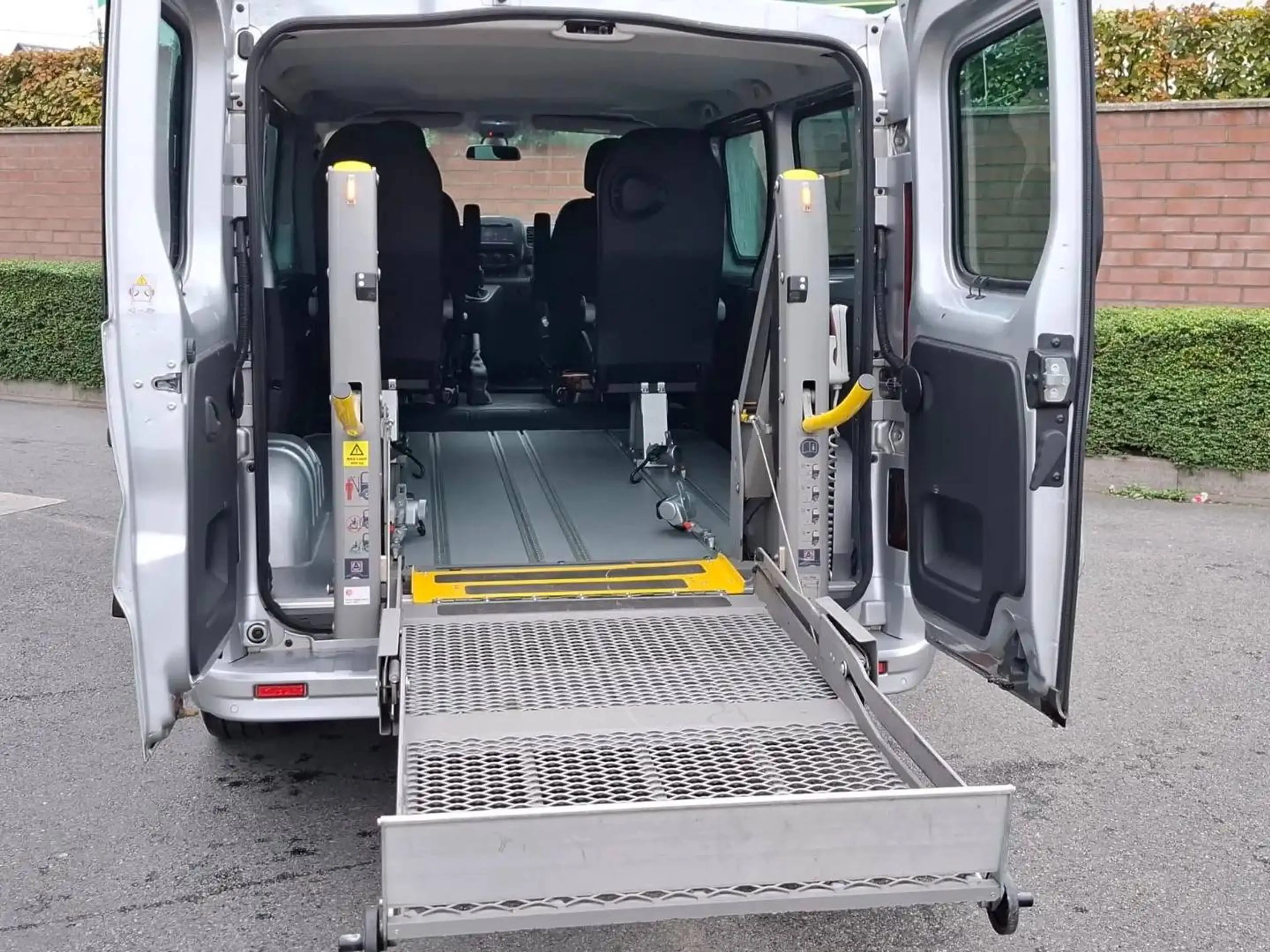 Opel Vivaro Equipé TPMR / Monte charge inclus - 19.007,44 € HTVA — photo 3