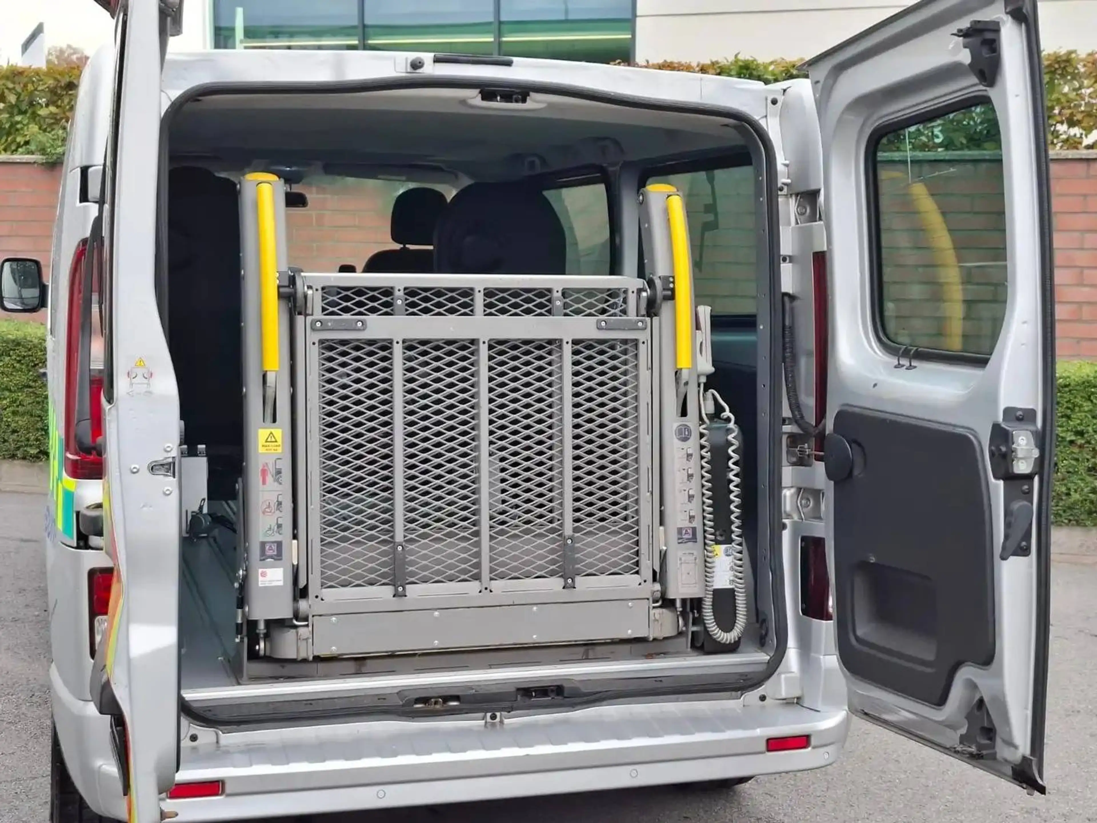 Opel Vivaro Equipé TPMR / Monte charge inclus - 19.007,44 € HTVA — photo 4