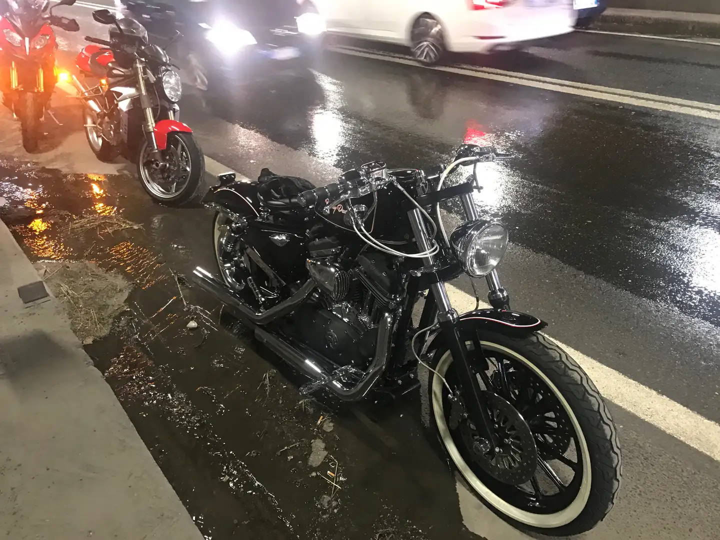 Harley-Davidson Sportster 883 R Negro - 1