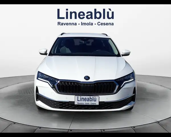 Skoda Octavia view 3
