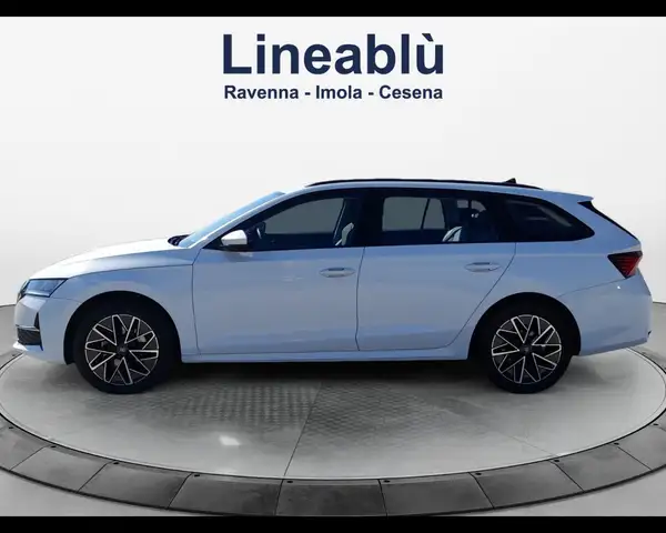Skoda Octavia view 2