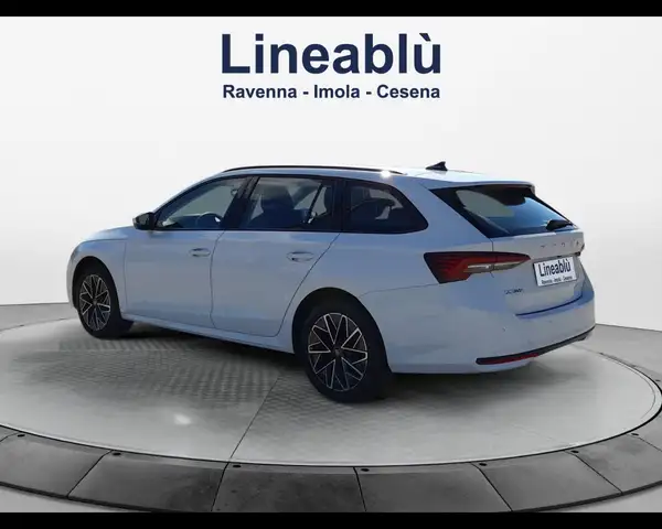 Skoda Octavia view 4