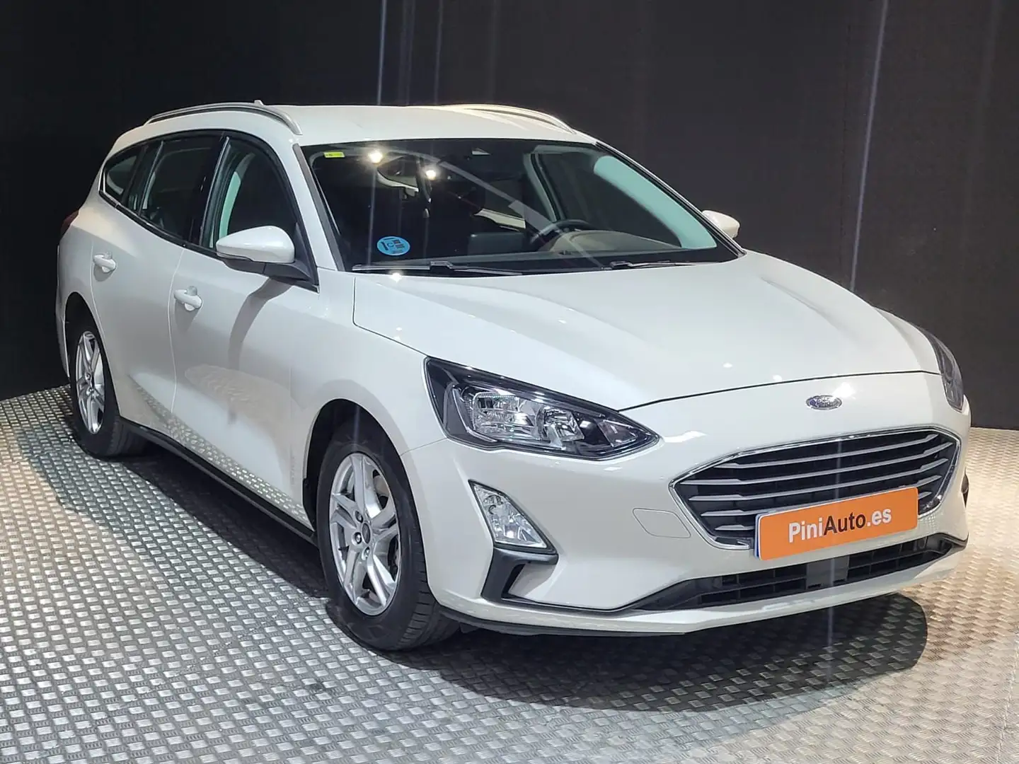Ford Focus 1.0 Ecoboost Trend+ Aut. 125 Weiß - 2
