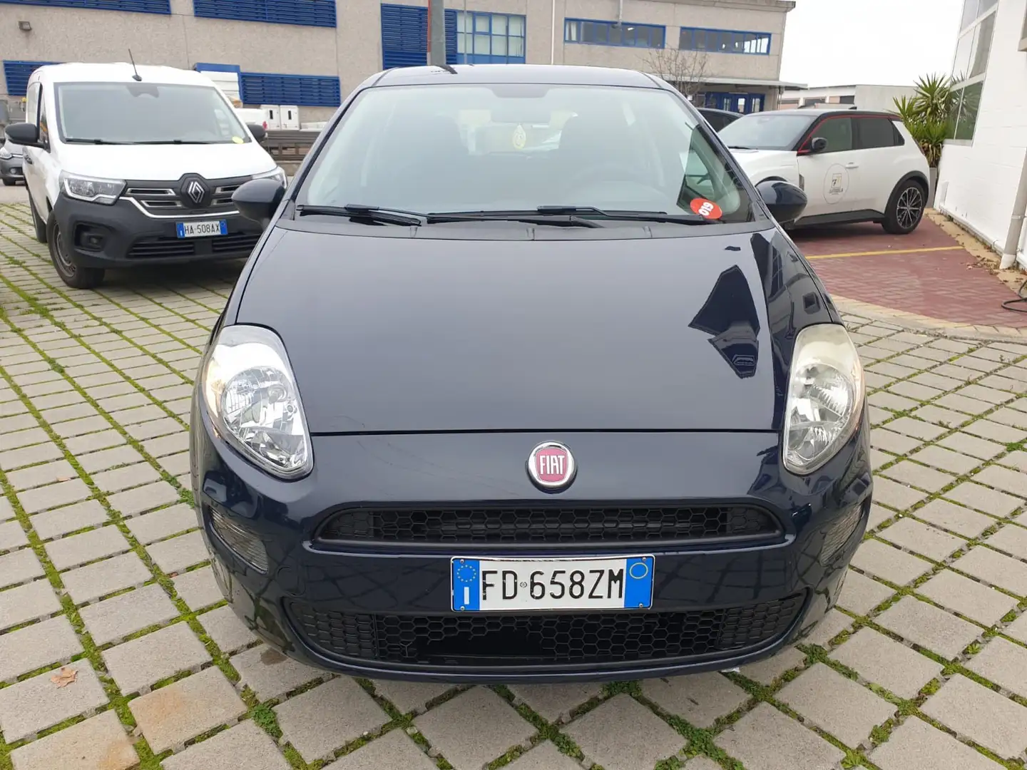 Fiat Punto 5p 1.4 natural power Street (easy) 70cv Negro - 1