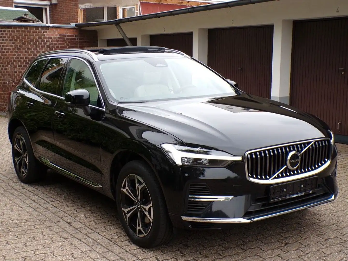 Volvo XC60 Inscription Plug-In Hyb."Facelift"/Pano/Kam Schwarz - 2