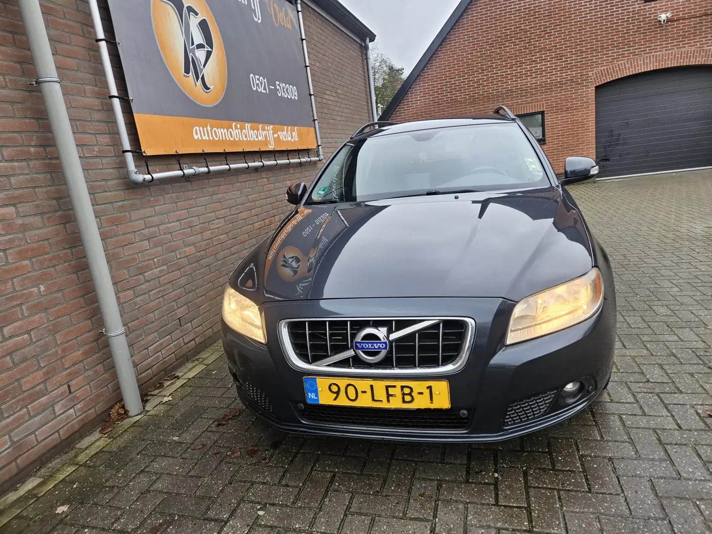 Volvo V70 2.4D Momentum Grijs - 2