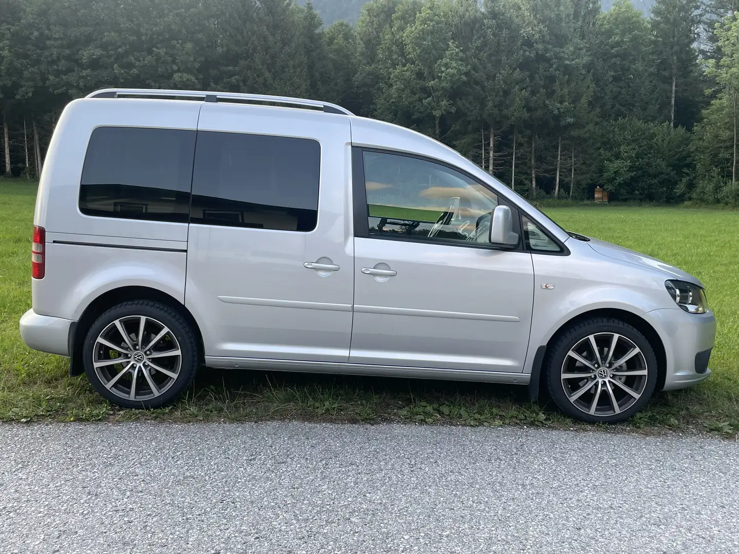 Volkswagen Caddy Trendline BMT Grau - 2