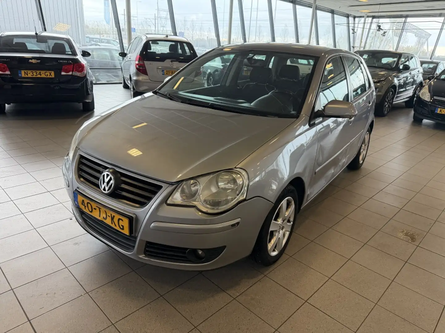 Volkswagen Polo 1.4-16V Optive Grigio - 1